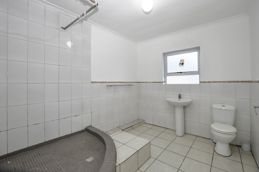 8 Bedroom Property for Sale in Parklands Western Cape
